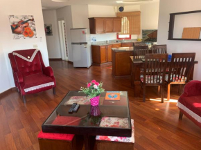 Beautiful Apartment Near The Beach, Pool View